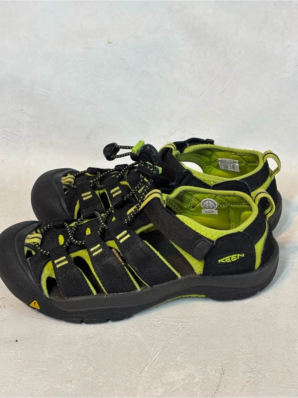 Kids Black and Neon Green Keen Outdoor Hiking Sandals, size 4